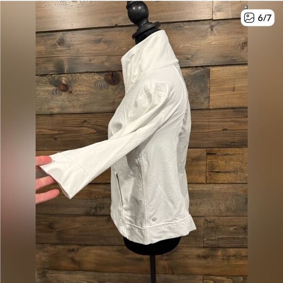 Lululemon Athletica Women's Cream Utility Jacket - Picture 6 of 7